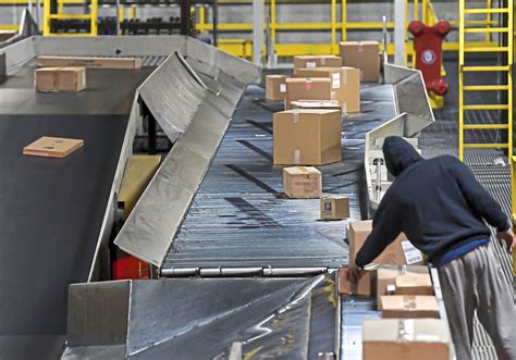 If you are a hard worker, they will work you like a dog for the same pay as the lazy guy next to you. . How much do package handlers make at fedex